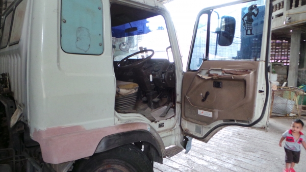 HINO  FD 185  แรงม้า  รถพร้อมใช้  เล่มทะเบียนพร้อมโอนค่ะ