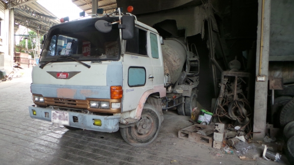 HINO  FD 185  แรงม้า  รถพร้อมใช้  เล่มทะเบียนพร้อมโอนค่ะ