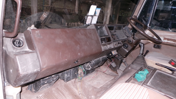 HINO  FD 185  แรงม้า  รถพร้อมใช้  เล่มทะเบียนพร้อมโอนค่ะ