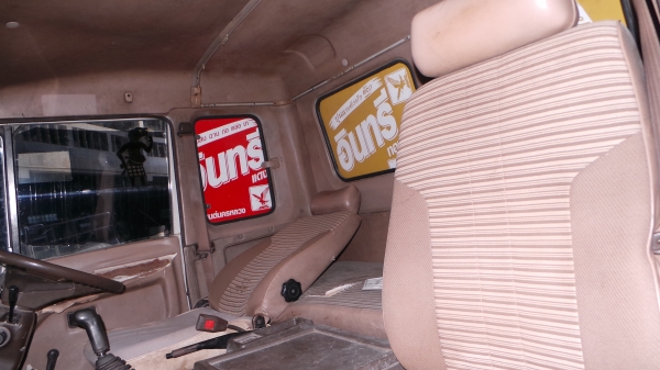 HINO  FD 185  แรงม้า  รถพร้อมใช้  เล่มทะเบียนพร้อมโอนค่ะ