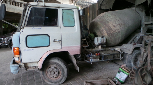 HINO  FD 185  แรงม้า  รถพร้อมใช้  เล่มทะเบียนพร้อมโอนค่ะ