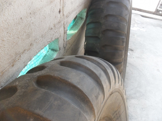 ยาง 11.00 - 20 มี 1 คู่