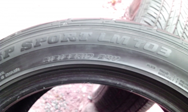 ถูกๆขายยางมือสองขอบ17เบอร์215/55 ยี่ห้อ Dunlop LM703 ปี10 ตามสภาพกินข้าง ดอกกลางเพียบใช้เป้นสำรองได้ขายถูกๆ4เส้นแค่900บาท