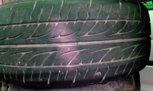 ถูกๆขายยางมือสองขอบ17เบอร์215/55 ยี่ห้อ Dunlop LM703 ปี10 ตามสภาพกินข้าง ดอกกลางเพียบใช้เป้นสำรองได้ขายถูกๆ4เส้นแค่900บาท ถูกๆขายยางมือสองขอบ17เบอร์215/55 ยี่ห้อ Dunlop LM703 ปี10 ตามสภาพกินข้าง ดอกกลางเพียบใช้เป้นสำรองได้ขายถูกๆ4เส้นแค่900บาท