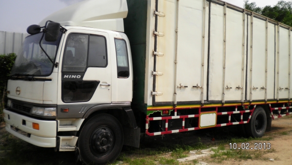 ขายHINO 6ล้อใหญ่ ตู้ประตู10บาน ไม่มีเสากลาง 7.2 เมตร