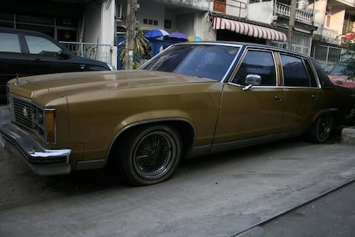 ขาย oldsmobile 1976 Ninety eight full size วางเครื่องใหม่สดๆร้อนๆ Rd28 คันนี้คือตัว Ninety eight ท็อปแน่นอน ภายในเดิม อุปกรณ์เดิมเกือบจะเรียกว่าครบ แถมล้อให้ไปด้วยเลยแค่ล้ออย่างเดียวก็หลายหมื่นครับ ส้อเดิมก็ยังมีครับแถวไปให้ด้วย ชุดไฟท้ายมีให้สองชุด แอร์เ