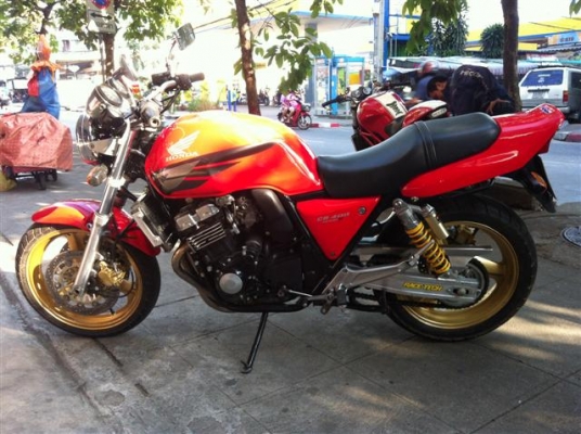 ขาย CB400 SUPER4 เครื่องแน่นๆ ทะเบียนแท้ๆ โอนขนส่งทั่วไทย
