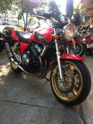 ขาย CB400 SUPER4 เครื่องแน่นๆ ทะเบียนแท้ๆ โอนขนส่งทั่วไทย