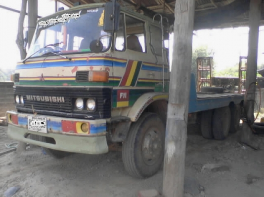 MITSUBISHI FUSO FN215 - 165 HP 6D14 รถหางปลาสิบล้อเพลาเดียว มีหางไฮดรอลิกส์ขึ้นรถเกี่ยวให้ครบพร้อมใช้งาน เครื่องเดิมเกียร์เดิมสภาพดีมากครับ หัวเก๋งไม่มีผุภายในคอนโซลเรือนไมล์อยู่ครบ พวงมาลัยเพาเวอร์ เบรคทริ๊ปฟี้ ช่วงล่างคัชซีไม่บวม ยางสภาพดีพร้อมลากพร้อมบ