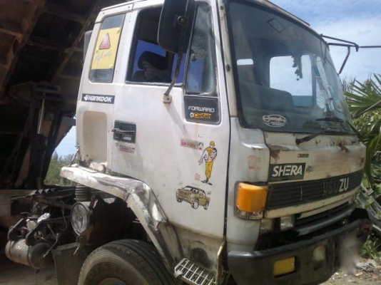 รถอิซูซุ 10 ล้อดั๊ม 210 แรงม้า  สนใจติดต่อ 081 - 6079515