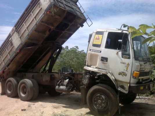 รถอิซูซุ 10 ล้อดั๊ม 210 แรงม้า  สนใจติดต่อ 081 - 6079515