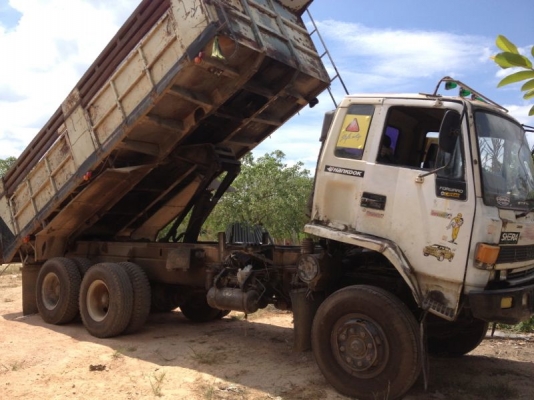 รถอิซูซุ 10 ล้อดั๊ม 210 แรงม้า  สนใจติดต่อ 081 - 6079515