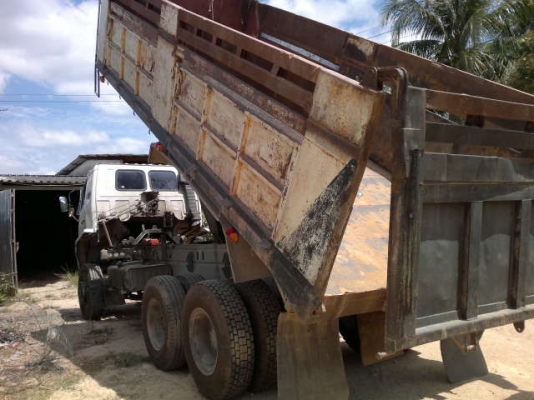 รถอิซูซุ 10 ล้อดั๊ม 210 แรงม้า  สนใจติดต่อ 081 - 6079515