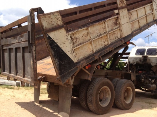 รถอิซูซุ 10 ล้อดั๊ม 210 แรงม้า  สนใจติดต่อ 081 - 6079515