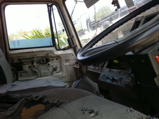 รถอิซูซุ 10 ล้อดั๊ม 210 แรงม้า  สนใจติดต่อ 081 - 6079515