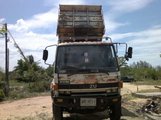 รถอิซูซุ 10 ล้อดั๊ม 210 แรงม้า  สนใจติดต่อ 081 - 6079515