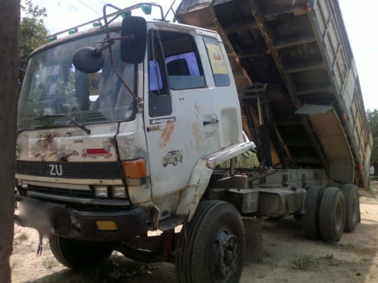 รถอิซูซุ 10 ล้อดั๊ม 210 แรงม้า  สนใจติดต่อ 081 - 6079515