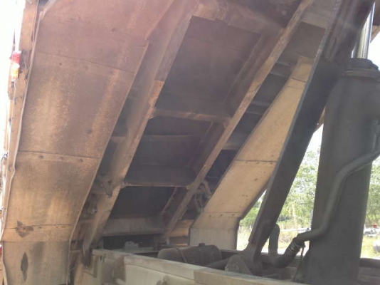 รถอิซูซุ 10 ล้อดั๊ม 210 แรงม้า  สนใจติดต่อ 081 - 6079515