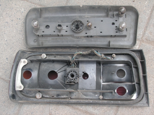 ไฟท้ายE30ข้างขวา(พี่ที่อยู่พระโขนงรับไปดูเเลต่อแล้วครับ) ไฟท้ายE30ข้างขวา(พี่ที่อยู่พระโขนงรับไปดูเเลต่อแล้วครับ)