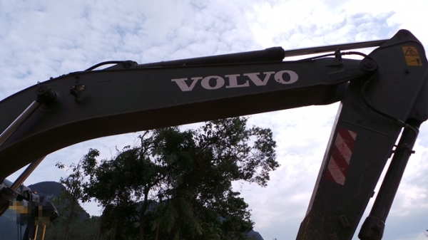 VOLVO  E210B  ช่วงลางดี  เอวดี  ปั้มดี  มีเล่มพร้อม