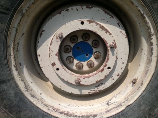 ขายรถไถร์ FORD 6600 ขับเครื่อน 4 ล้อ 2 เพลา เอกสารใบอิมวอย ( ชุดจด ) สภาพสวย รีบจองด่วน