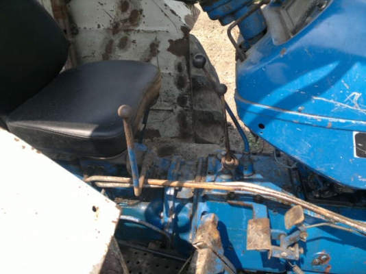 ขายรถไถร์ FORD 6600 ขับเครื่อน 4 ล้อ 2 เพลา เอกสารใบอิมวอย ( ชุดจด ) สภาพสวย รีบจองด่วน