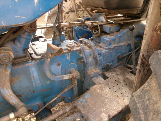 ขายรถไถร์ FORD 6600 ขับเครื่อน 4 ล้อ 2 เพลา เอกสารใบอิมวอย ( ชุดจด ) สภาพสวย รีบจองด่วน