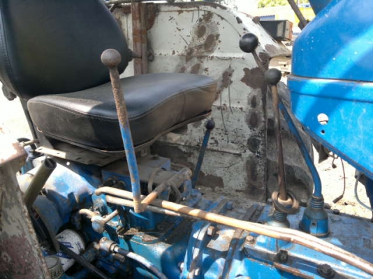 ขายรถไถร์ FORD 6600 ขับเครื่อน 4 ล้อ 2 เพลา เอกสารใบอิมวอย ( ชุดจด ) สภาพสวย รีบจองด่วน