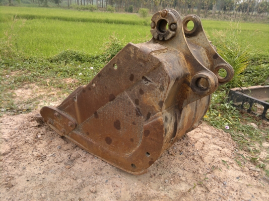 ขายบุ้งกี๋ KOMATSU PC 200-6