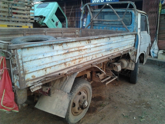 ขายด่วน หกล้อดั๊มพ์ MAZDA 67 แรง ขายตามสภาพครับ อุปกรณ์อะไหล่ครบทุกชิ้น กระบะดัมพ์ยกขึ้นใช้งานได้ดี ช่วงล่างคัชซีไม่ผุ ล้อมีให้ครบทั้ง 6 ล้อ เอกสารเล่มทะเบียนมีครบถูกต้องแจ้งจอดไว้ให้แล้ว ราคาต่อรองได้นะครับ