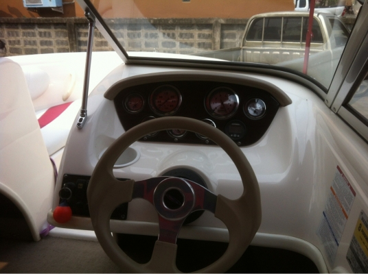 ขายเรือ chaparral 19ft ,volvo3.0L เรือสภาพสวยมากพร้อมเทลเลอร์นอก