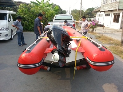 ขายเรือยางพร้อมเครื่องและที่ลากถูกๆครับ ขายเรือยางพร้อมเครื่องและที่ลากถูกๆครับ