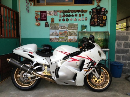 ขาย hayabusa ปี2000 inv พร้อมสรรพษามิต พร้อมของแต่งแบบเต็มคัน  ราคา235000บาท (ต่อลองได้)