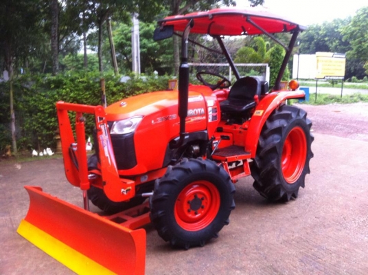 ขายรถไถ Kubota L3608(4WD) พร้อมใบมีดและผานพรวนช้าง รถสวย พร้อมใช้งาน