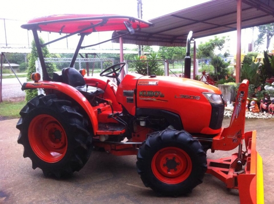 ขายรถไถ Kubota L3608(4WD) พร้อมใบมีดและผานพรวนช้าง รถสวย พร้อมใช้งาน