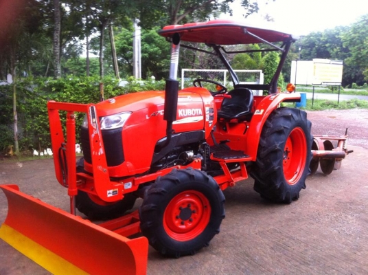 ขายรถไถ Kubota L4708(4WD) พร้อมใบมีดและผานพรวนช้างDH246 พร้อมใช้งาน