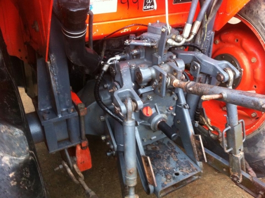 ขายรถไถ Kubota M7040 (4WD) พร้อมดันหน้า+ผานพรวนช้าง รถบ้าน เดิมๆ พร้อมใช้งานครับ