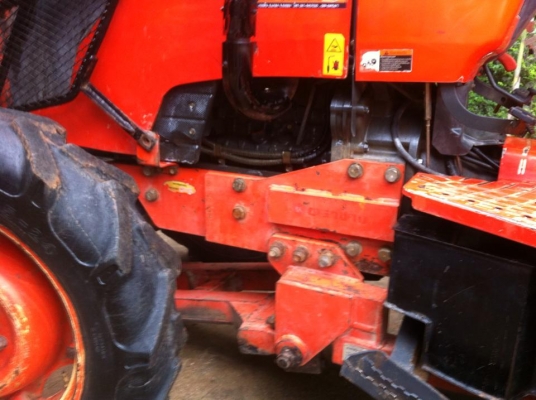 ขายรถไถ Kubota M7040 (4WD) พร้อมดันหน้า+ผานพรวนช้าง รถบ้าน เดิมๆ พร้อมใช้งานครับ