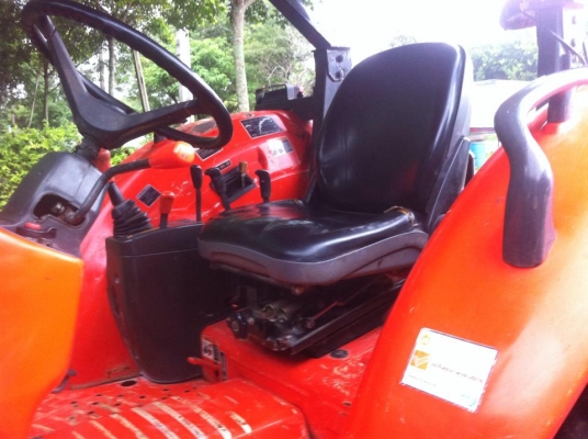 ขายรถไถ Kubota M7040 (4WD) พร้อมดันหน้า+ผานพรวนช้าง รถบ้าน เดิมๆ พร้อมใช้งานครับ