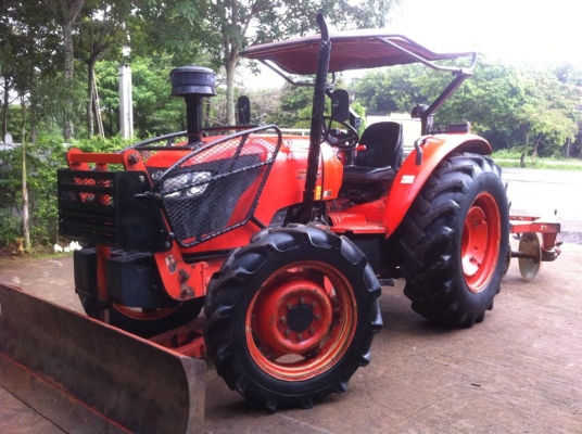 ขายรถไถ Kubota M7040 (4WD) พร้อมดันหน้า+ผานพรวนช้าง รถบ้าน เดิมๆ พร้อมใช้งานครับ