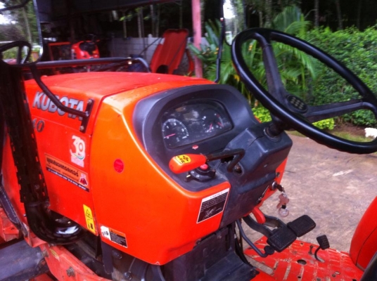 ขายรถไถ Kubota M7040 (4WD) พร้อมดันหน้า+ผานพรวนช้าง รถบ้าน เดิมๆ พร้อมใช้งานครับ