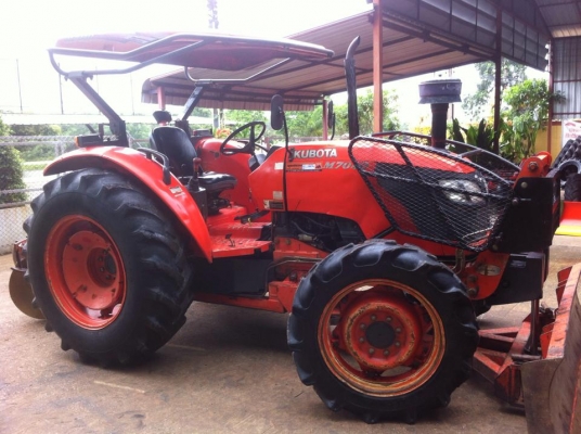 ขายรถไถ Kubota M7040 (4WD) พร้อมดันหน้า+ผานพรวนช้าง รถบ้าน เดิมๆ พร้อมใช้งานครับ