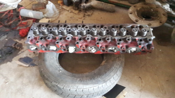 ขาย ฝาสูบ em100 หรือ m10c ครับ