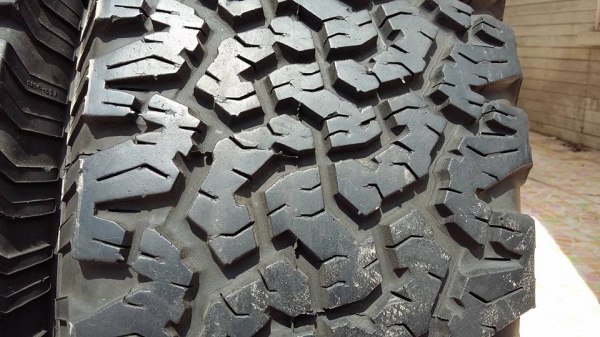 มียางมาขาย 1 ชุดครับ bf 265/70/16 ดอกเยอะ ลองดูครับ