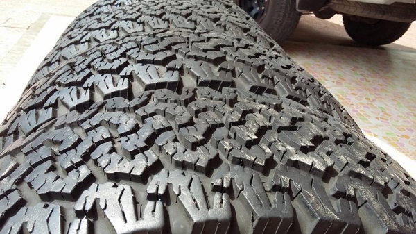 มียางมาขาย 1 ชุดครับ bf 265/70/16 ดอกเยอะ ลองดูครับ