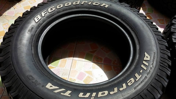 มียางมาขาย 1 ชุดครับ bf 265/70/16 ดอกเยอะ ลองดูครับ