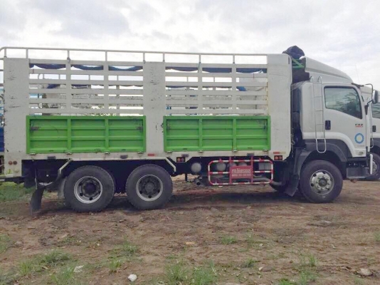 22 ล้อ 360 แรง แม่-ลูกไม่ดั้ม ปี 2556 ไมล์ 2 แสนกว่ากิโล รถสวย ยางสวยเดิมๆ