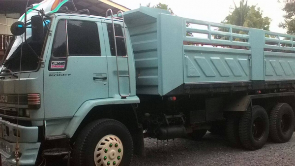 ขายดาวน์ 240 นางฟ้าแท้ตัวสุดท้ายปลายปี38 เครื่องเดิม มีระบบลากพ่วง สภาพสวย ราคา 1,190,000 บาท ขายดาวน์ 240 นางฟ้าแท้ตัวสุดท้ายปลายปี38 เครื่องเดิม มีระบบลากพ่วง สภาพสวย ราคา 1,190,000 บาท