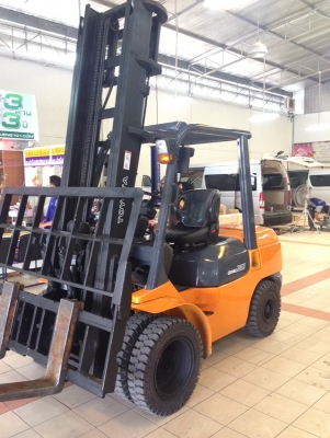 ขายรถโฟล์คลิฟท์มือสอง TOYOTA รุ่น 7FG35J  นำเข้าจากประเทศญี่ปุ่น 100\% ไม่เคยใช้งานในไทย