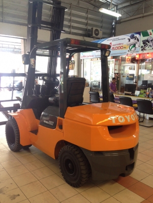 ขายรถโฟล์คลิฟท์มือสอง TOYOTA รุ่น 7FG35J  นำเข้าจากประเทศญี่ปุ่น 100\% ไม่เคยใช้งานในไทย